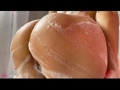 ❤️ Brunette Masturbates Pussy com Vibrador para Orgasmo Intenso no Chuveiro ️❌ Porno bonito em nós ❌️